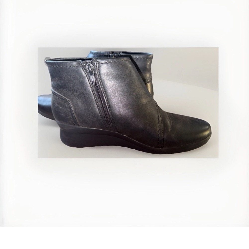 Cloudsteppers by Clarks Black Ankle Boots - Picture 4 of 5
